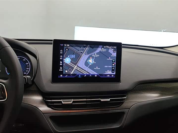 Фото 13 - Hongqi E-QM5