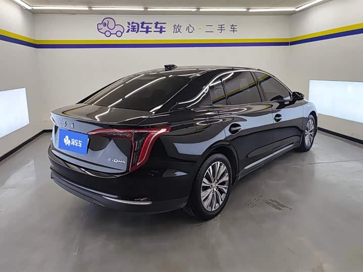 Фото 3 - Hongqi E-QM5