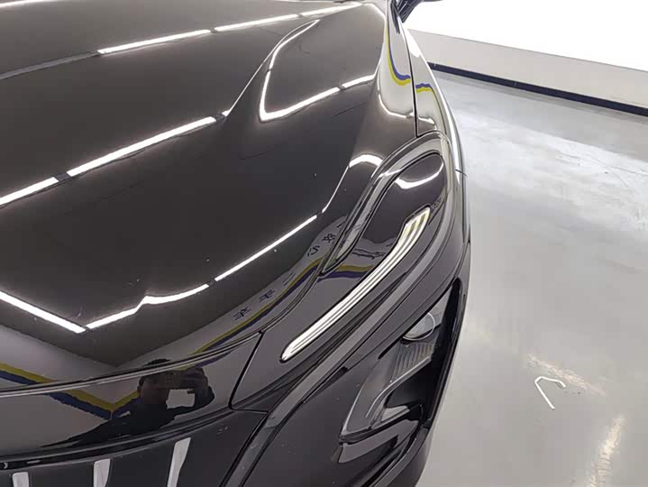 Фото 5 - Hongqi E-QM5