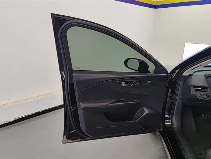 Фото 7 - Hongqi E-QM5