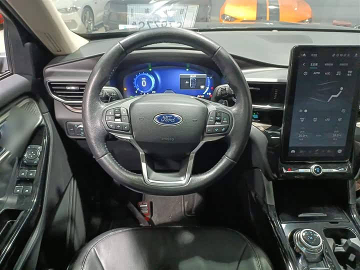 Фото 11 - Ford Explorer