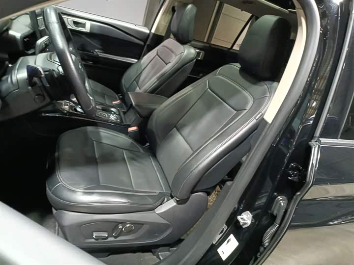 Фото 15 - Ford Explorer