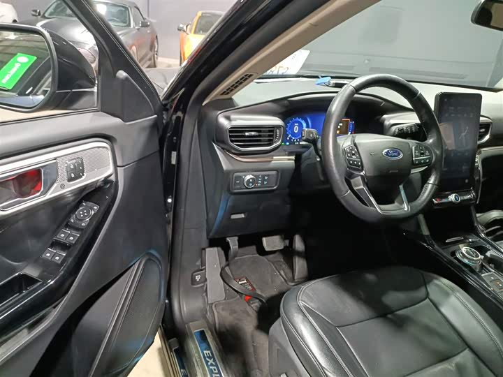 Фото 16 - Ford Explorer