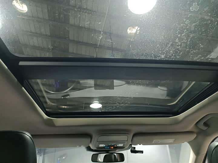 Фото 18 - Ford Explorer