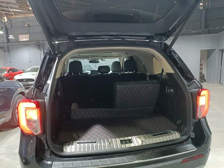 Фото 19 - Ford Explorer