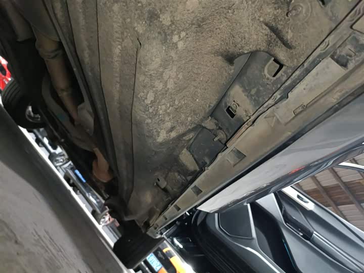 Фото 21 - Ford Explorer