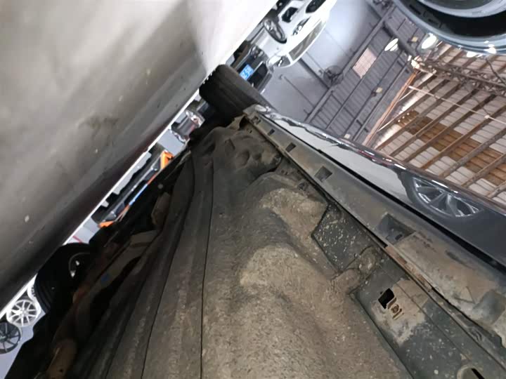 Фото 22 - Ford Explorer