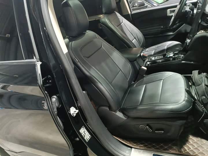 Фото 25 - Ford Explorer