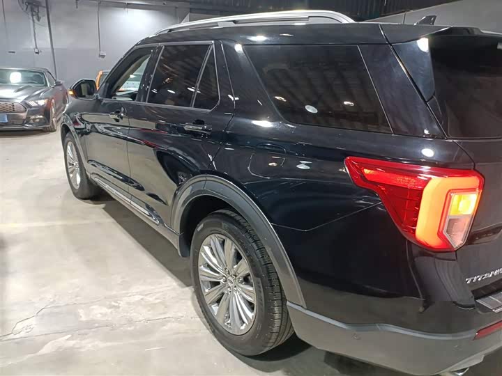 Фото 5 - Ford Explorer