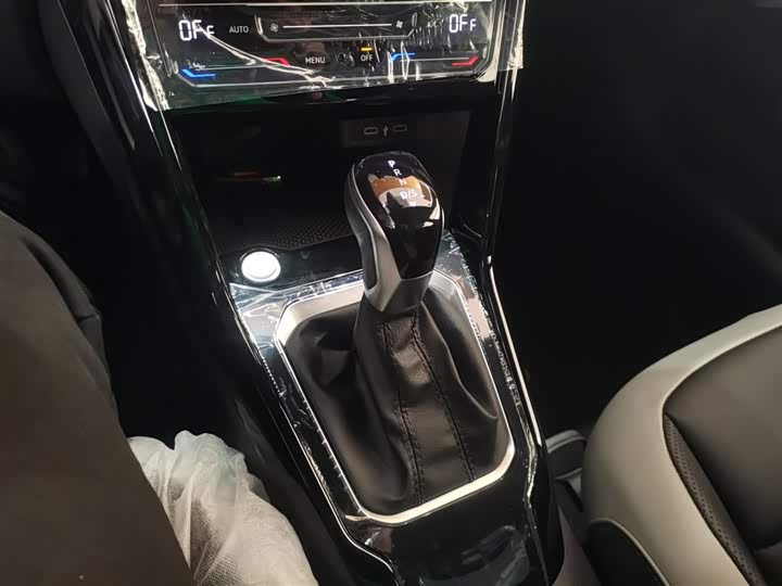 Фото 14 - Volkswagen T-Roc