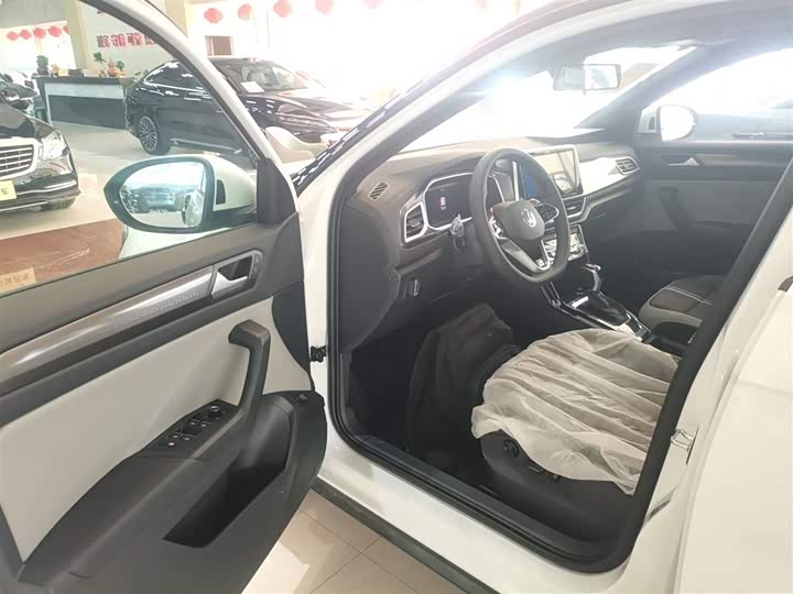 Фото 16 - Volkswagen T-Roc