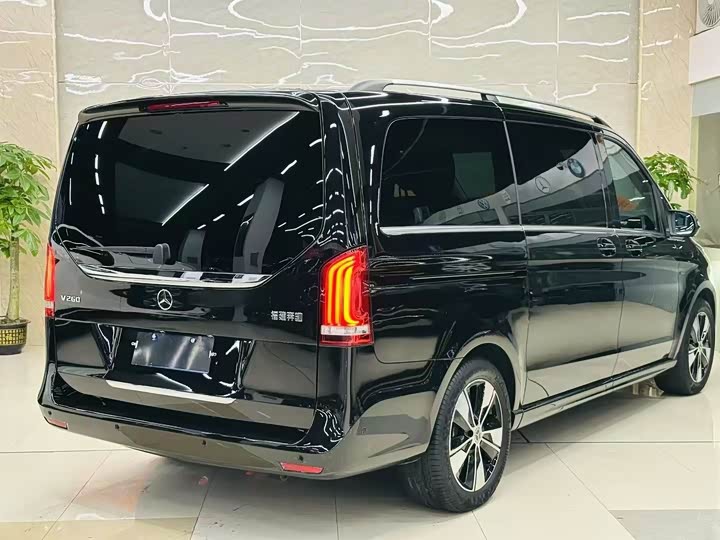 Фото 9 - Mercedes-Benz V-Class