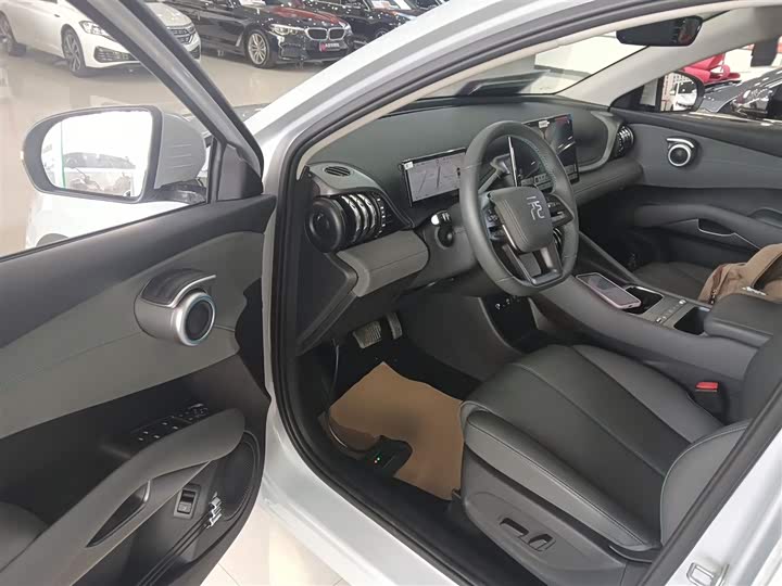 Фото 16 - BYD Yuan Plus