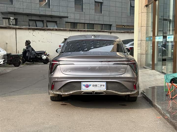 Фото 5 - Hongqi H6