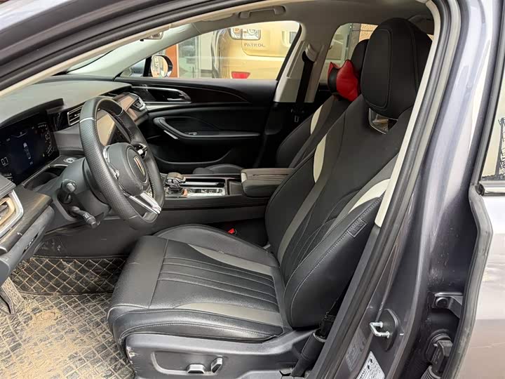 Фото 8 - Hongqi H6