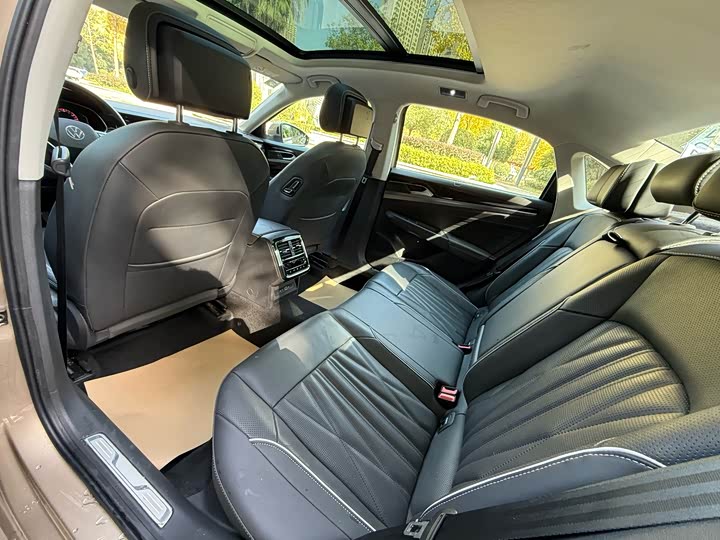 Фото 8 - Volkswagen Passat