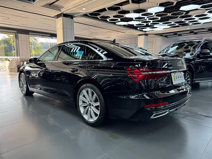 Фото 4 - Audi A6L