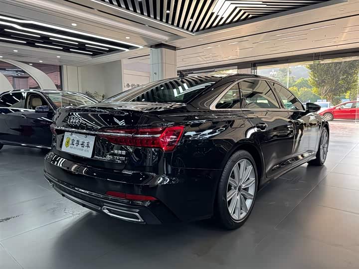 Фото 5 - Audi A6L