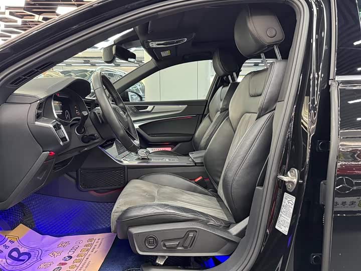 Фото 7 - Audi A6L