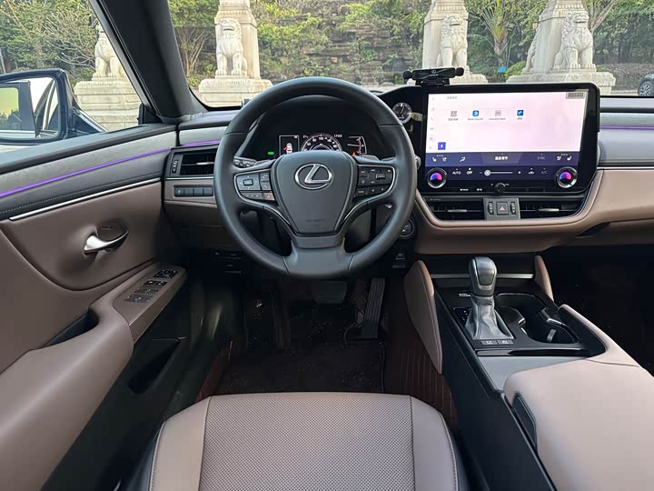 Фото 5 - Lexus ES