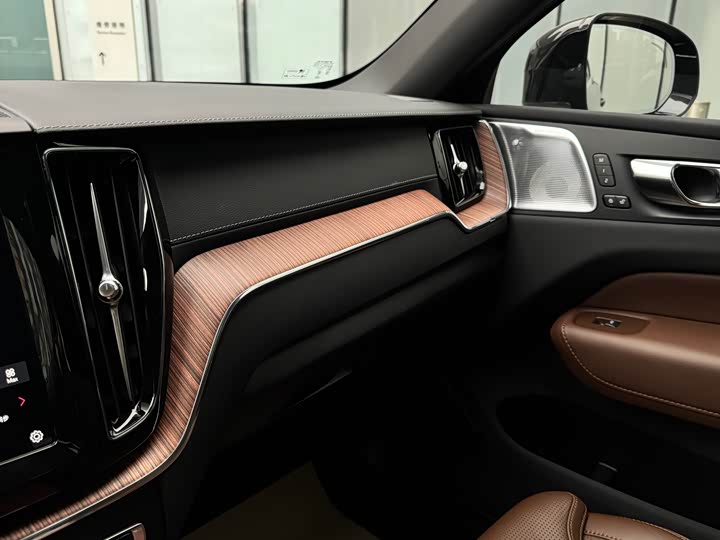 Фото 20 - Volvo XC60 Hybrid