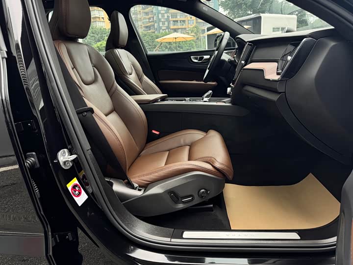 Фото 24 - Volvo XC60 Hybrid