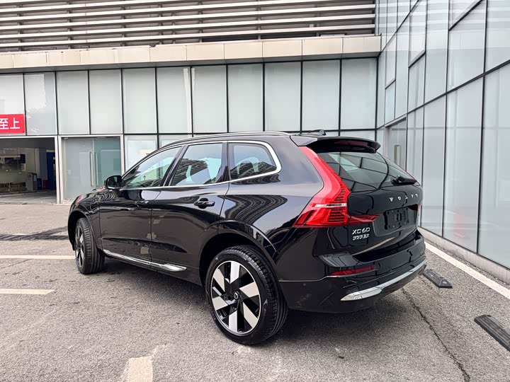 Фото 3 - Volvo XC60 Hybrid