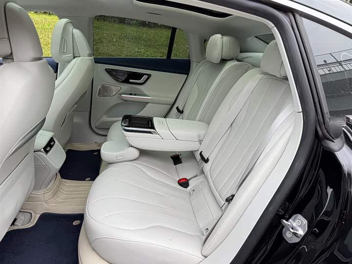 Фото 9 - Mercedes-Benz EQE