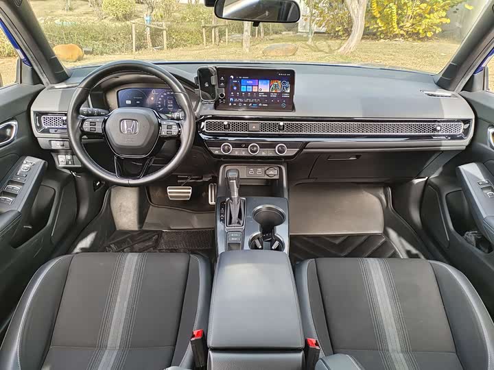 Фото 10 - Honda Civic