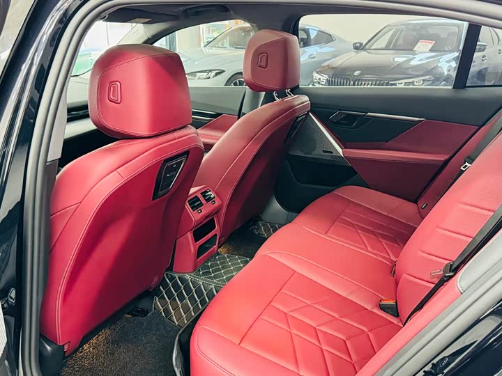 Фото 16 - BMW 5 Series