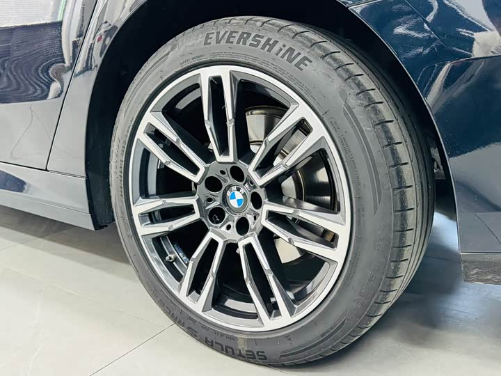 Фото 17 - BMW 5 Series