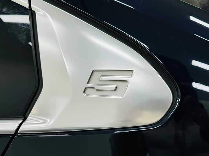 Фото 18 - BMW 5 Series