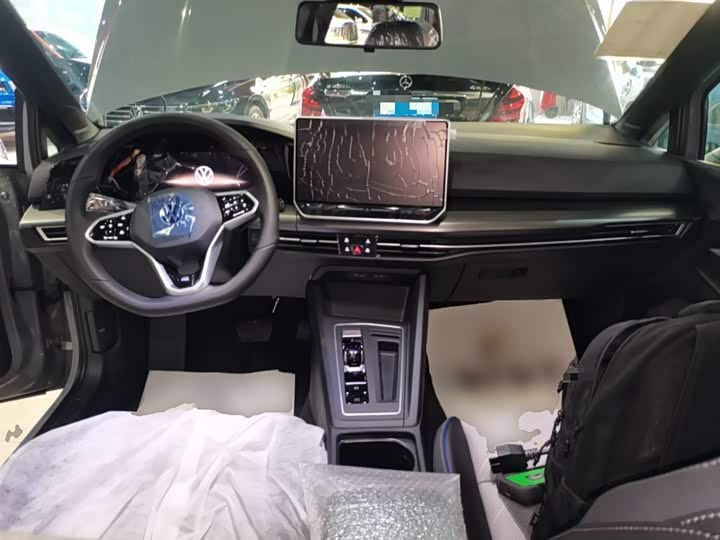 Фото 10 - Volkswagen Golf