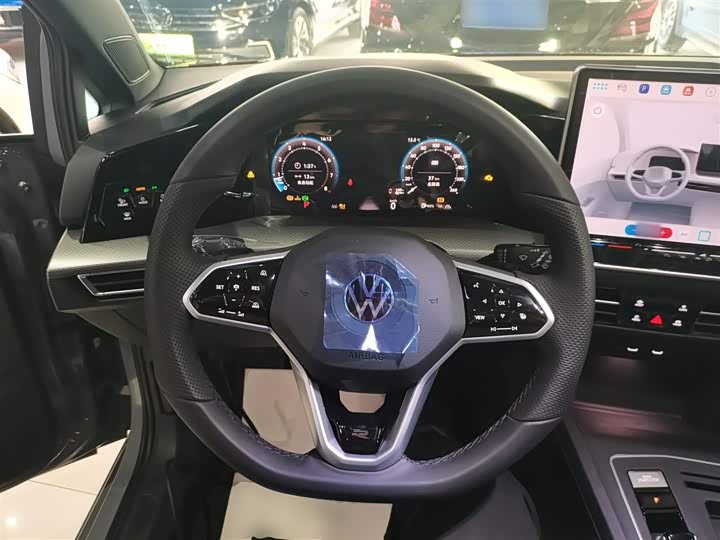 Фото 11 - Volkswagen Golf