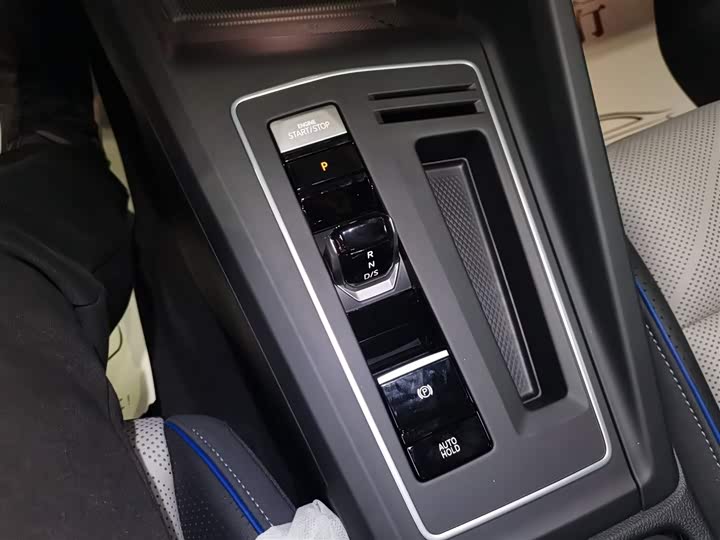 Фото 14 - Volkswagen Golf