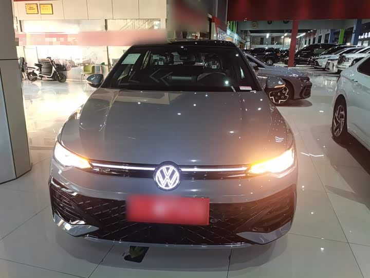 Фото 3 - Volkswagen Golf