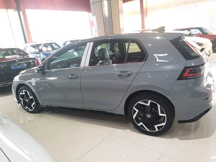 Фото 5 - Volkswagen Golf