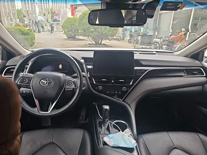 Фото 13 - Toyota Camry