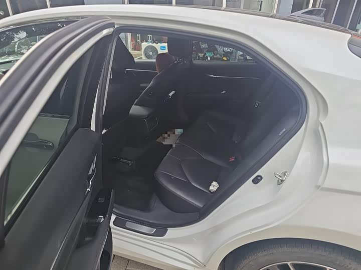 Фото 15 - Toyota Camry