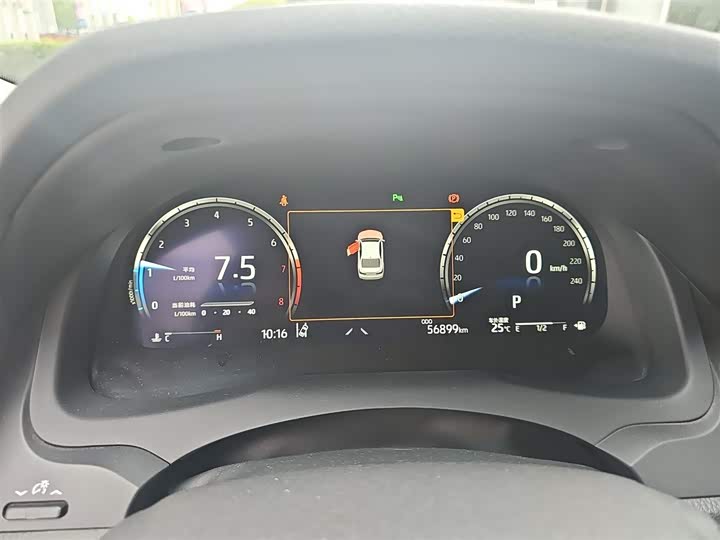 Фото 4 - Toyota Camry