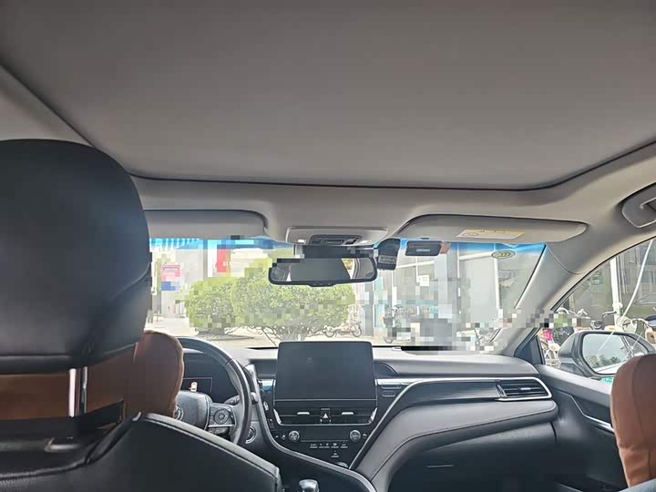 Фото 9 - Toyota Camry