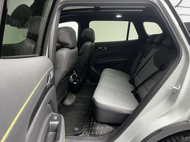 Фото 18 - Ford Equator Sport Hybrid