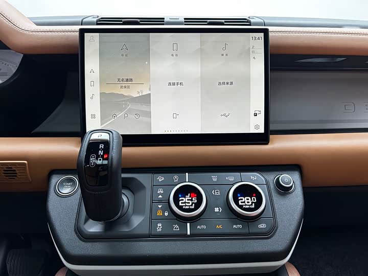 Фото 16 - Land Rover Defender