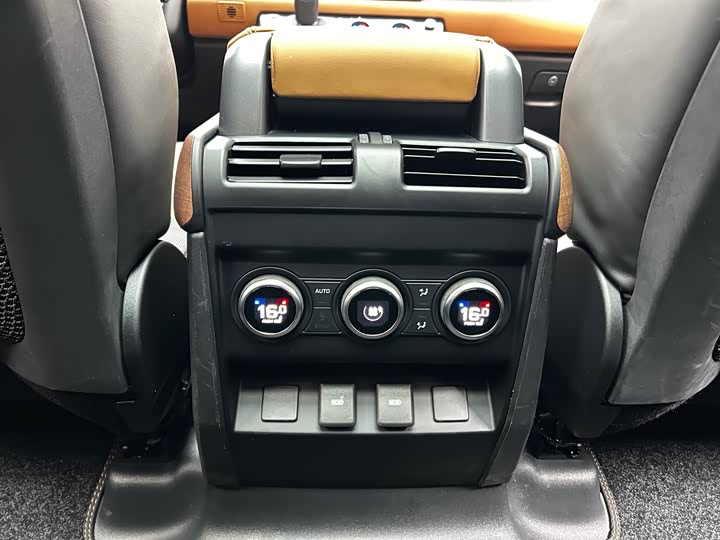 Фото 18 - Land Rover Defender