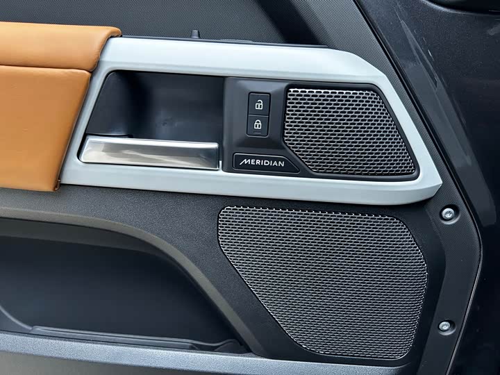 Фото 6 - Land Rover Defender