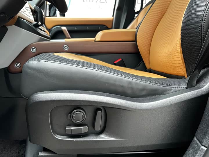 Фото 7 - Land Rover Defender