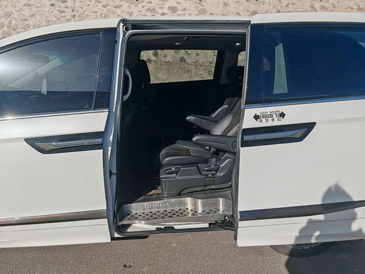 Фото 11 - Honda Elysion