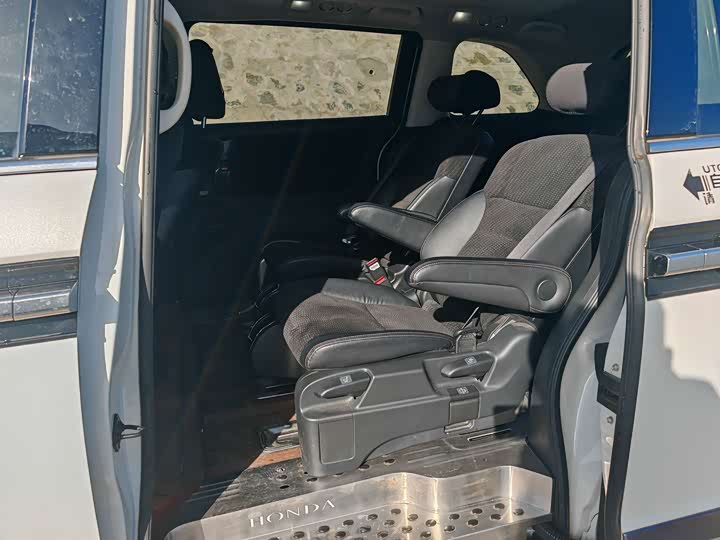 Фото 12 - Honda Elysion