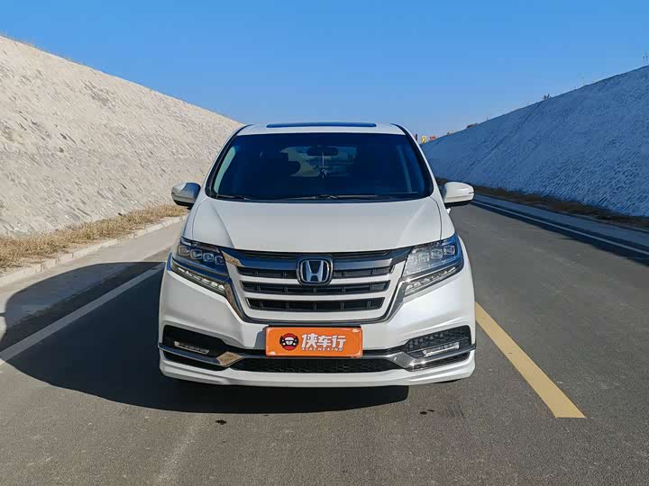 Фото 2 - Honda Elysion