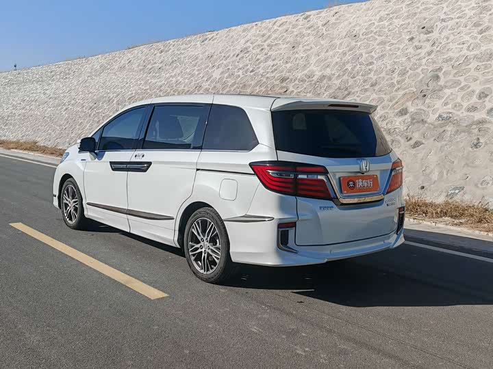 Фото 4 - Honda Elysion